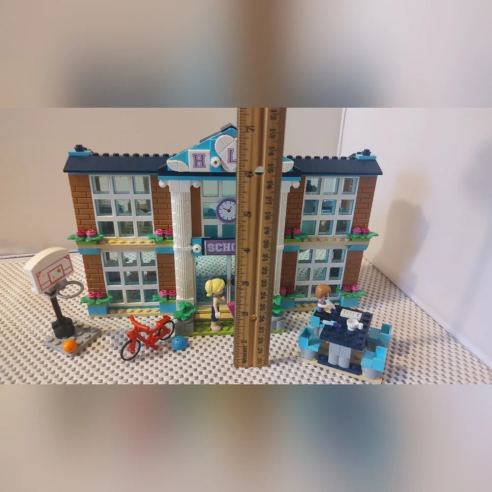 Lego Friends 41682 Heart Lake City School